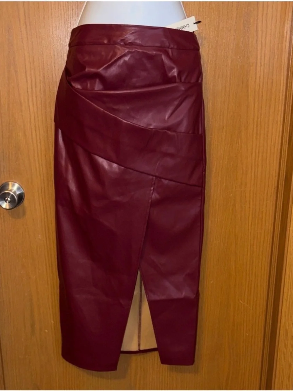 COMMENSE XS Ruched Slit PU Leather Midi Skirt Elegant Burgundy Leather Skirt